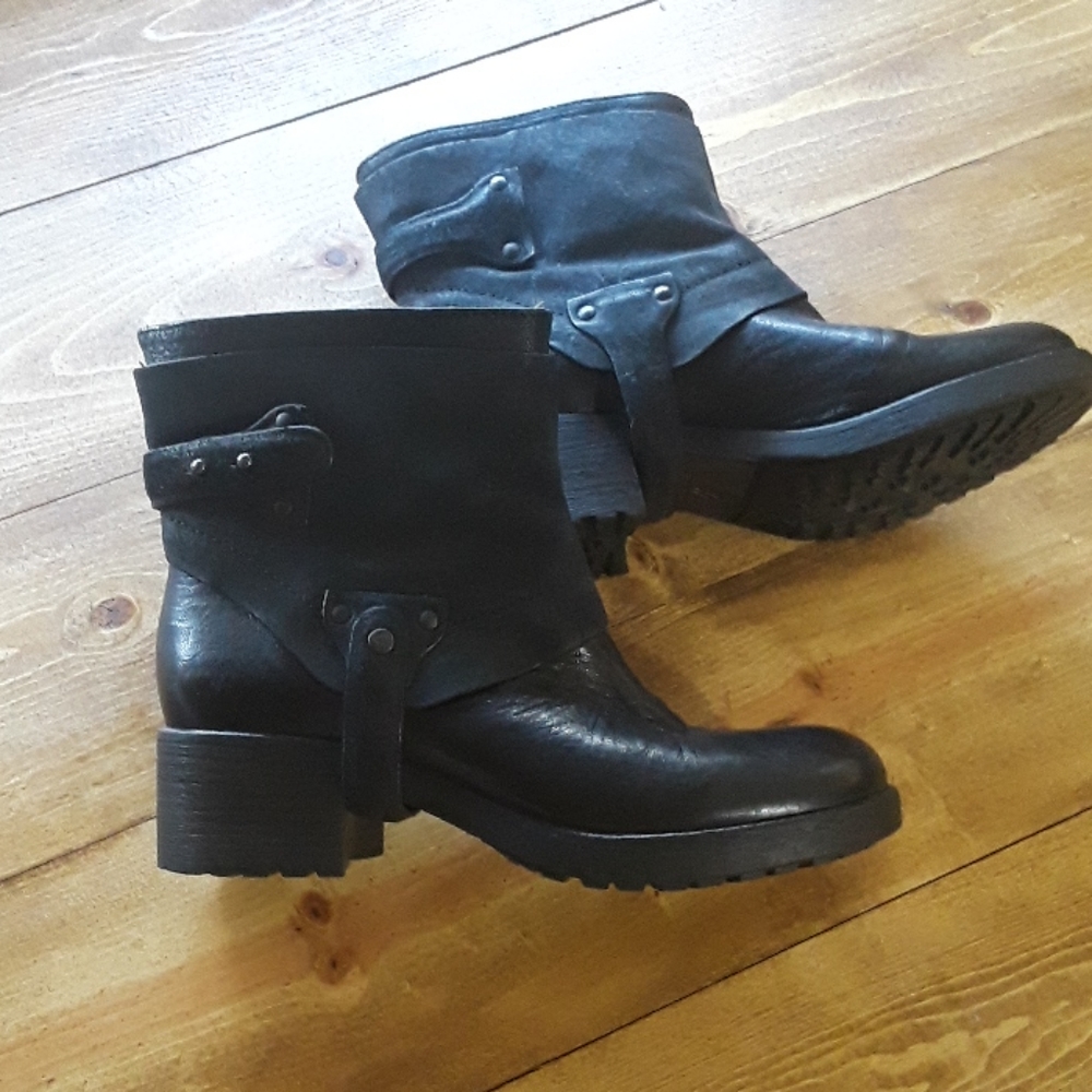 Black Vera Wang boots